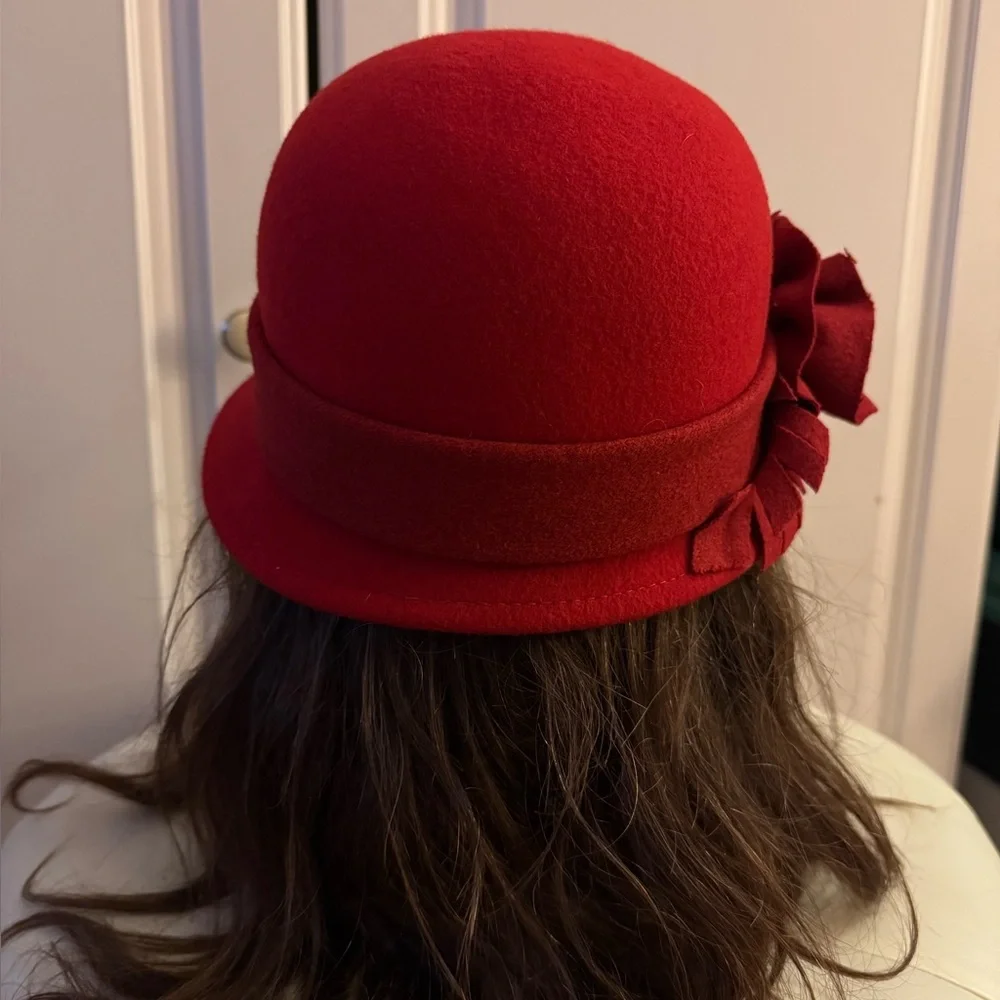 Angela & William Women's Wool Felt Cloche - Picture 4 of 6